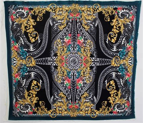 tessuto floreale versace